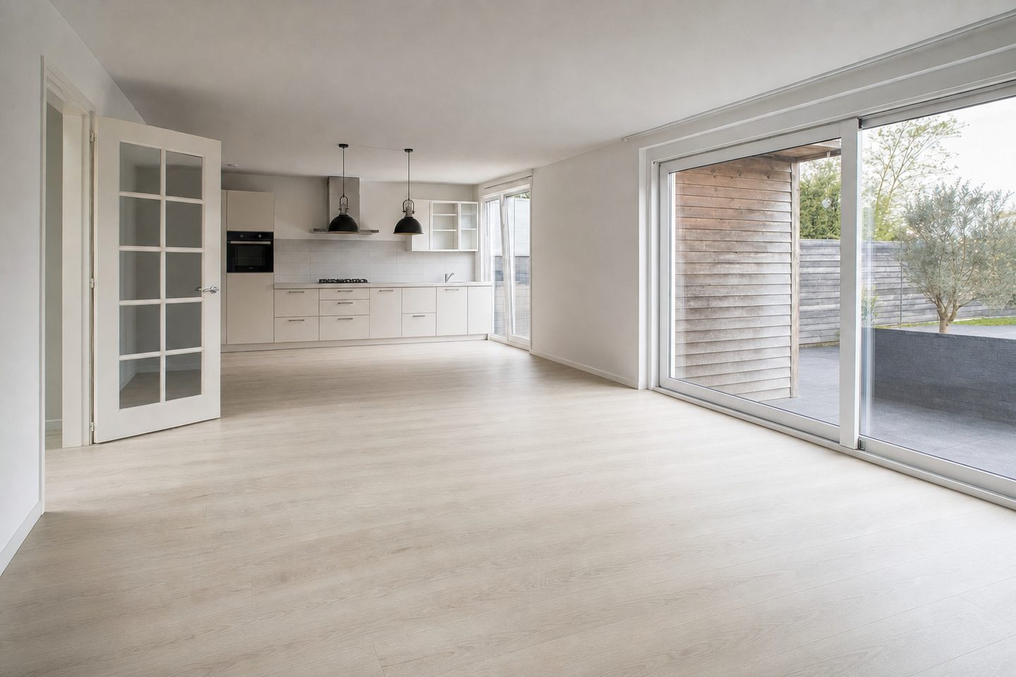 Woonkamer gezinswoning, Filmwijk — Opgeruimd