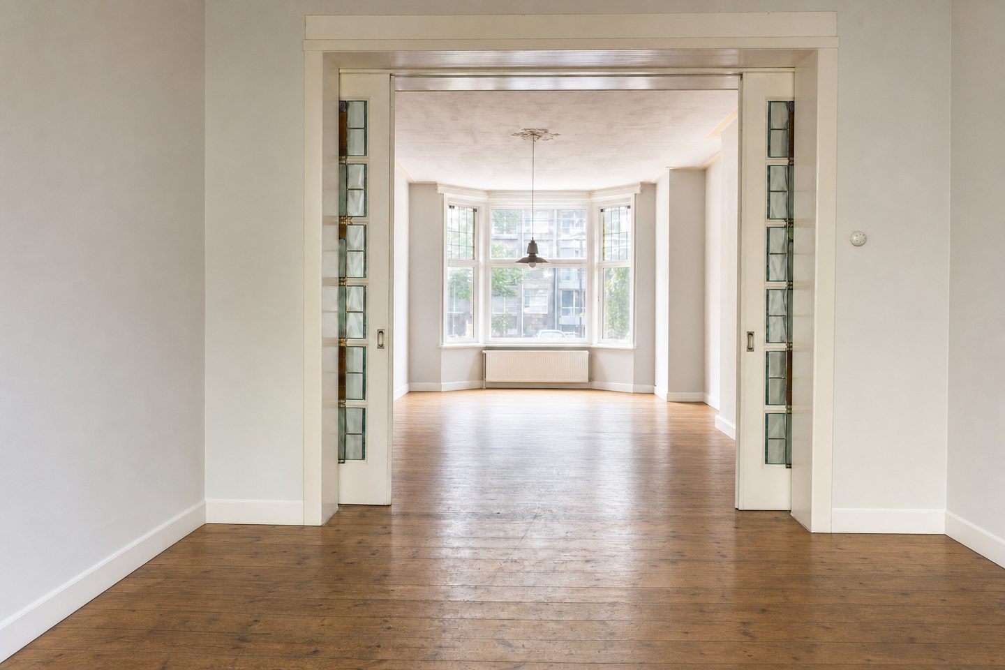 Jaren-30 woonkamer, Zandberg — Opgeruimd