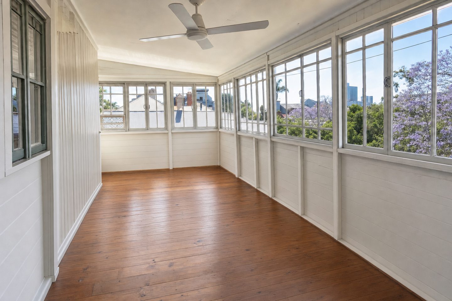 Queenslander verandah sleepout, Paddington — Decluttered