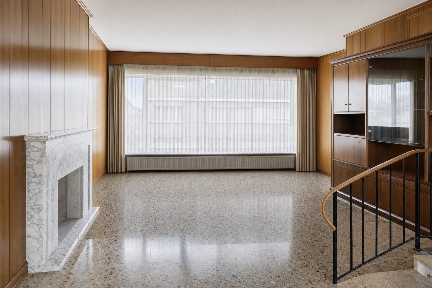 Leefverdieping bel-etage, Sint-Michiels — Opgeruimd