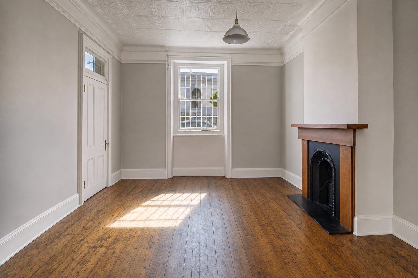 Victorian semi living room, Woodstock — Decluttered