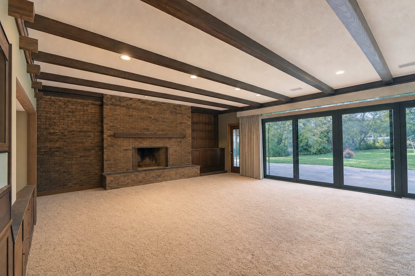 Ranch family room, Preston Hollow — Decluttered