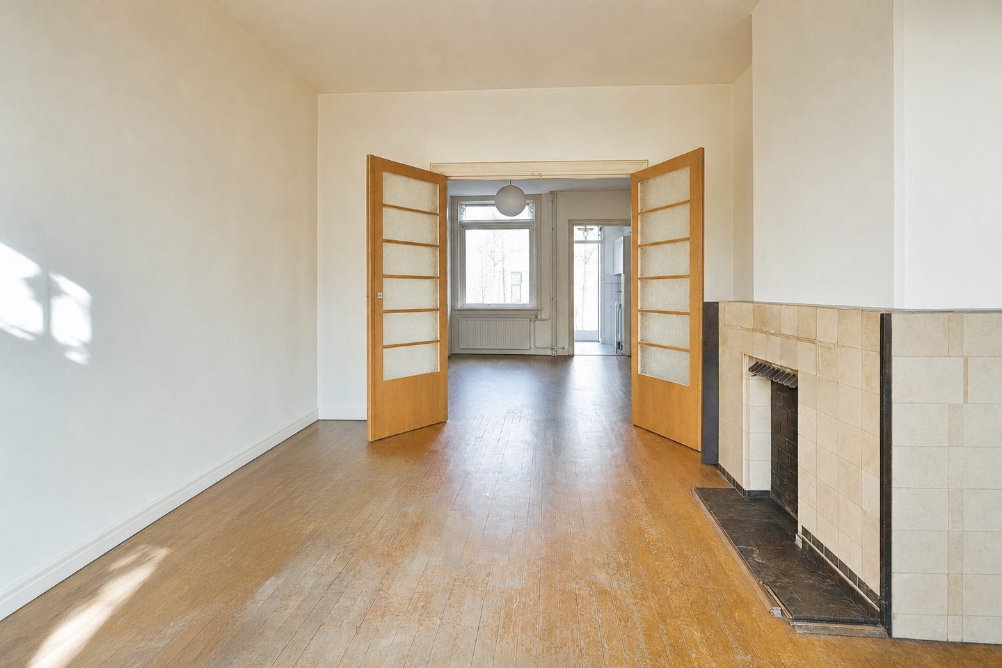Woonkamer jaren-30 tussenwoning, Wippolder — Opgeruimd