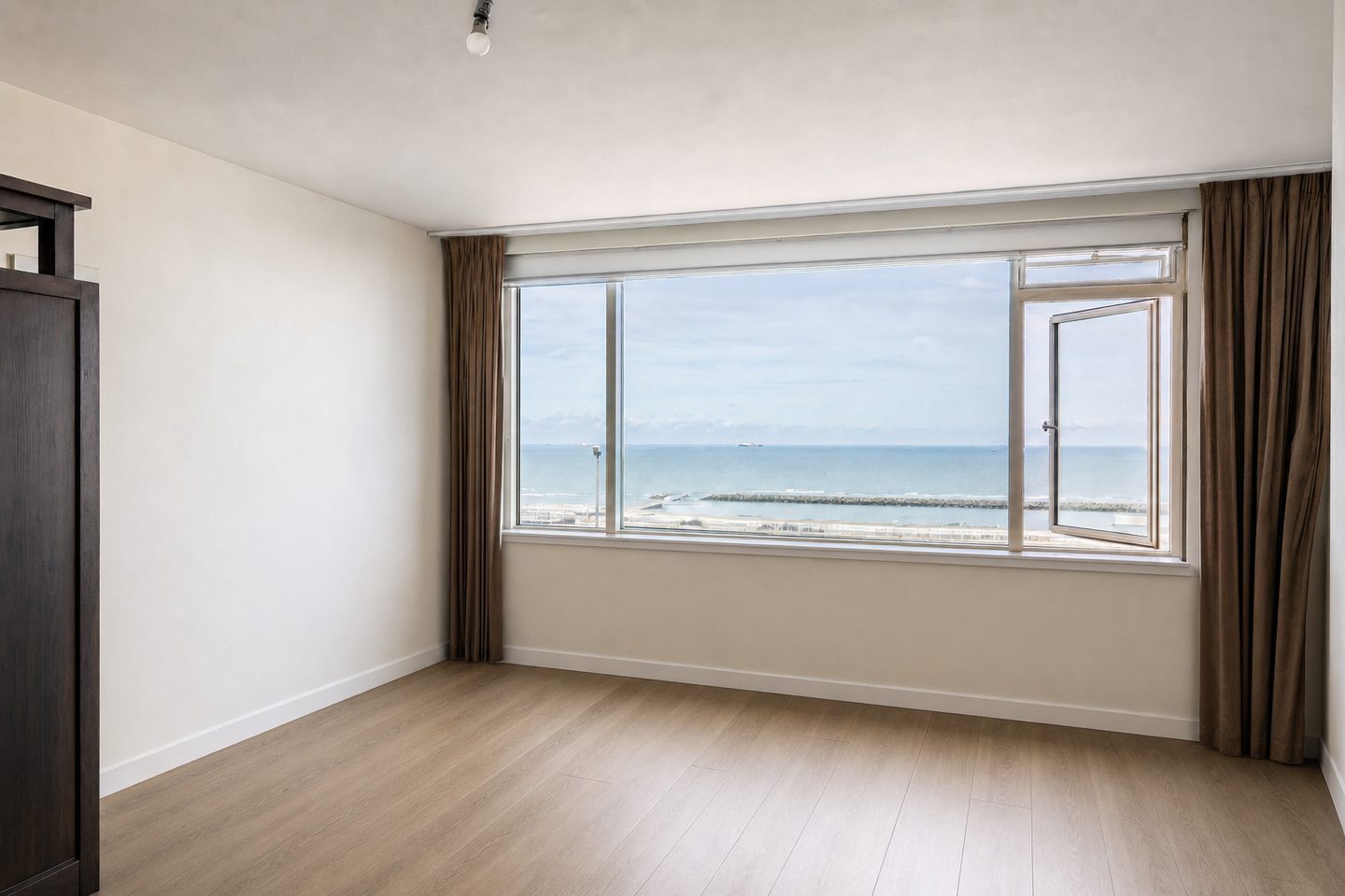 Appartement met zeezicht, Scheveningen — Opgeruimd