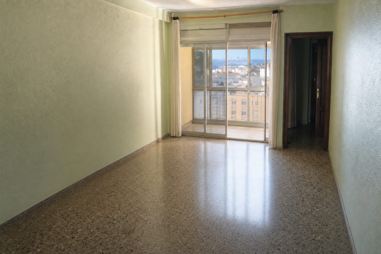 Piso de los setenta, Camino de Ronda — Despejado