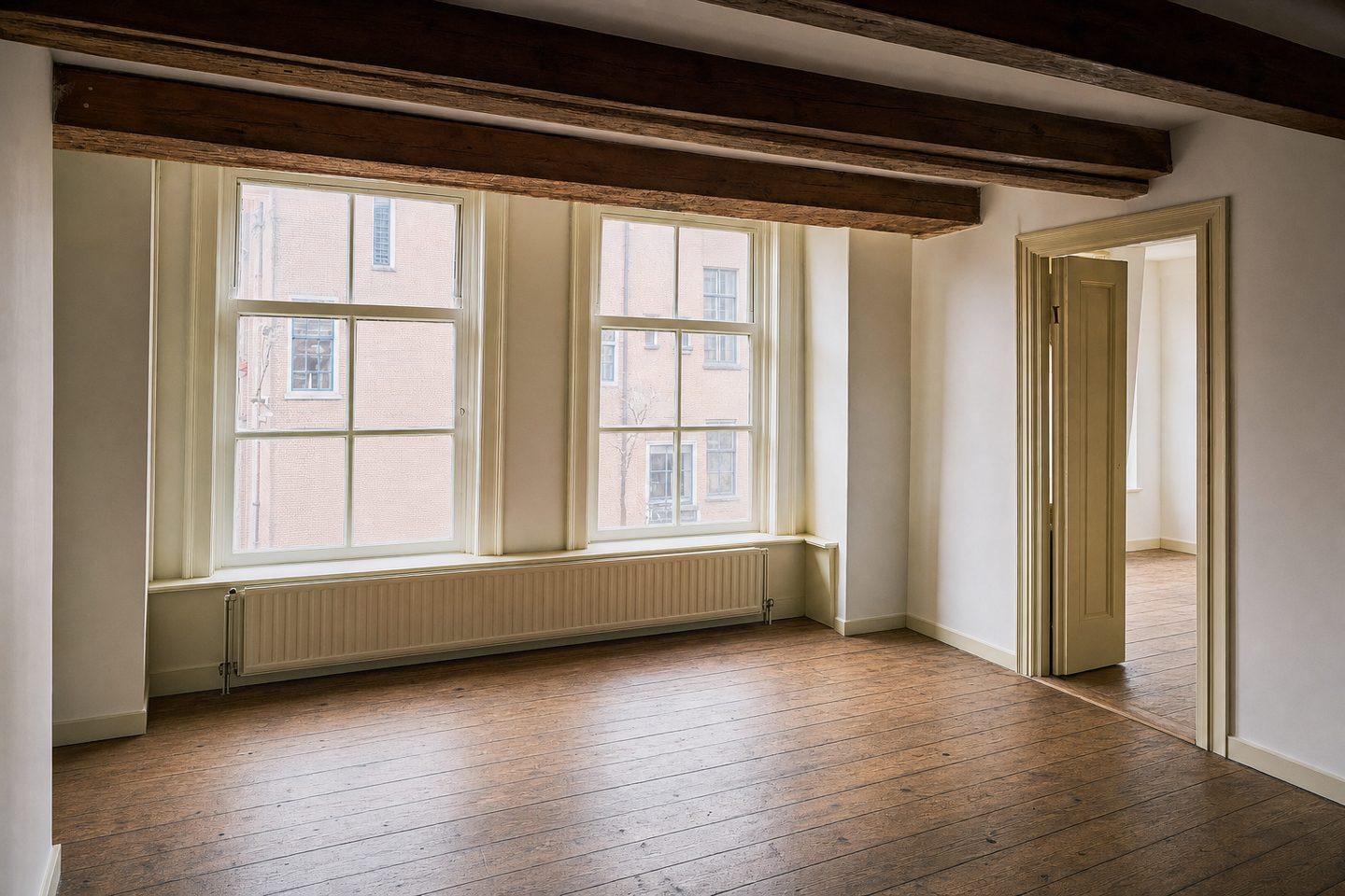 Woonkamer grachtenpand, Hoge der A — Opgeruimd