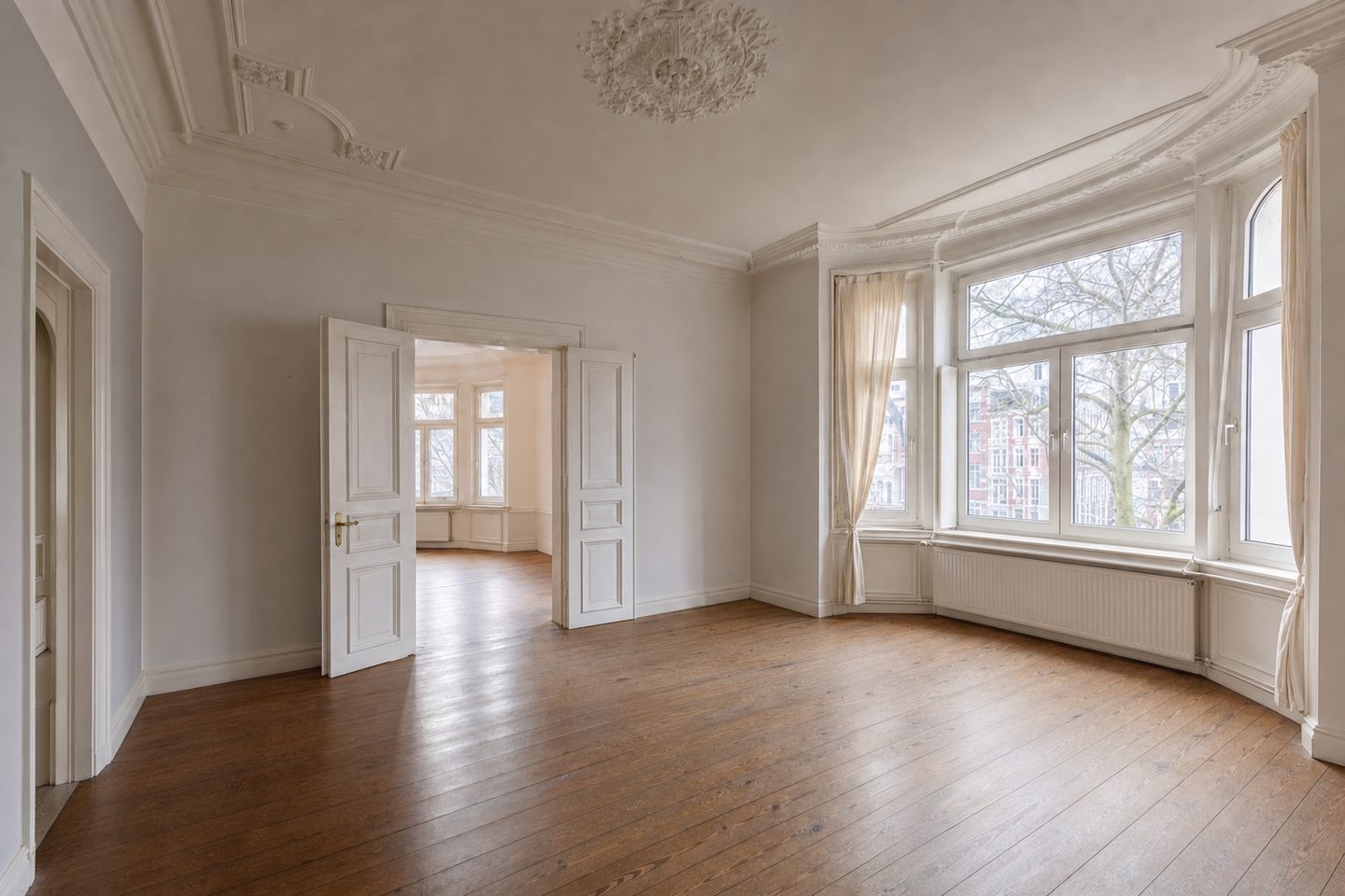 Altbau-Wohnzimmer, Eppendorf — Entrümpelt