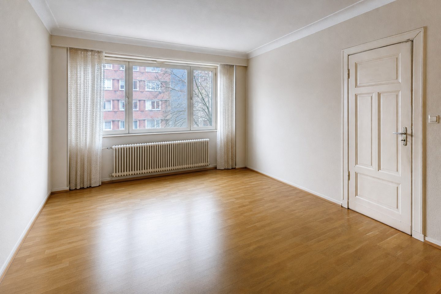 Backstein-Etage der Zwanziger, Südstadt — Entrümpelt
