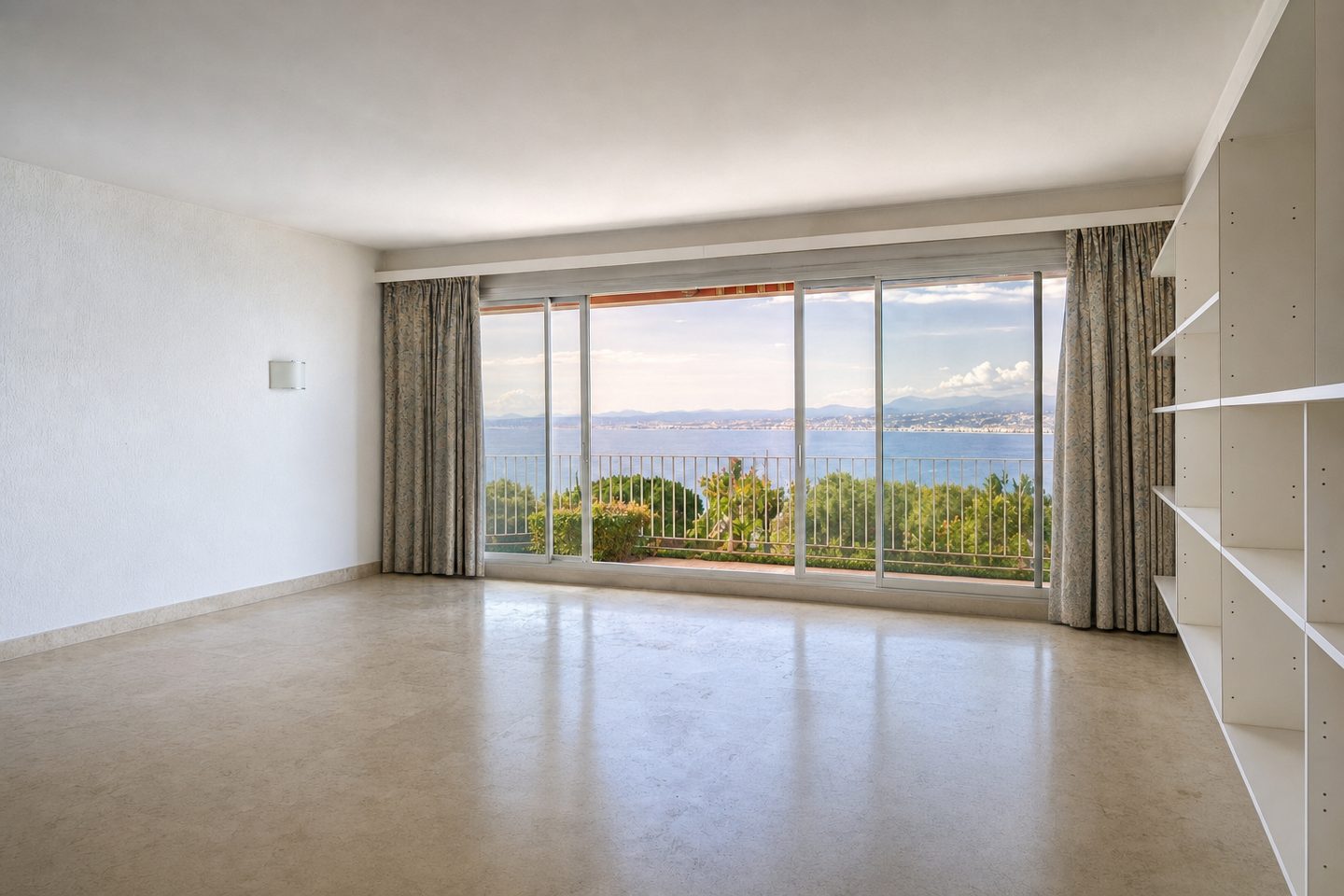 Appartement vue mer, Mont Boron — Désencombré