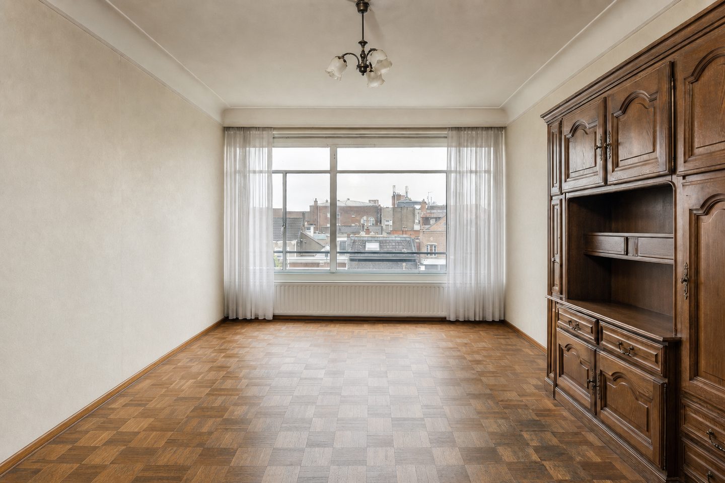 Woonkamer bovenwoning jaren 50, Burchtstraat — Opgeruimd