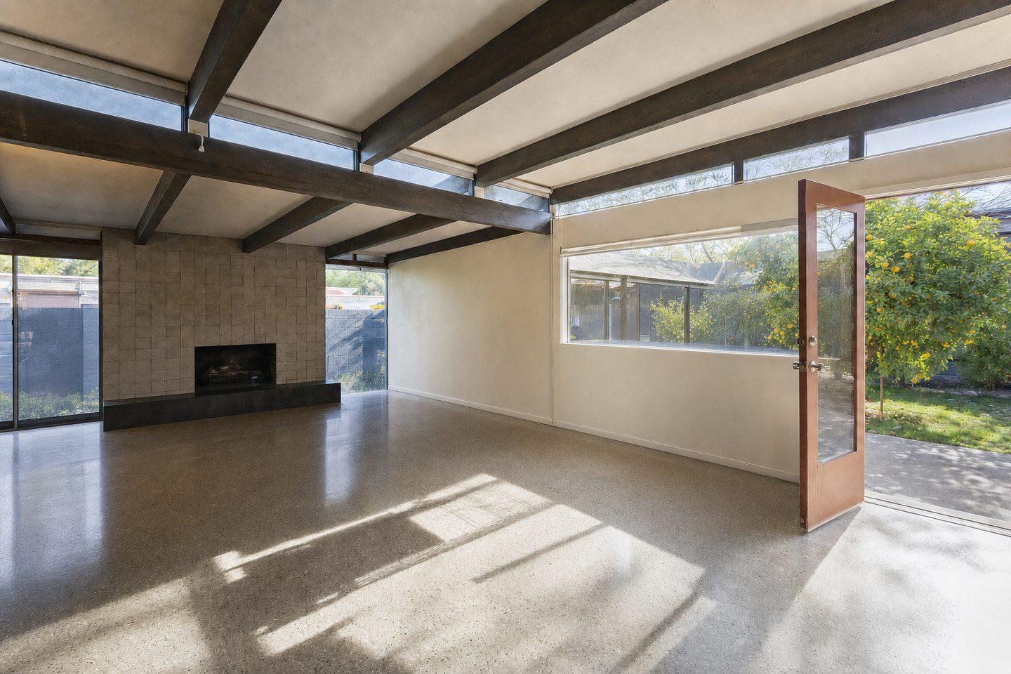 Haver ranch living room, Arcadia — Decluttered