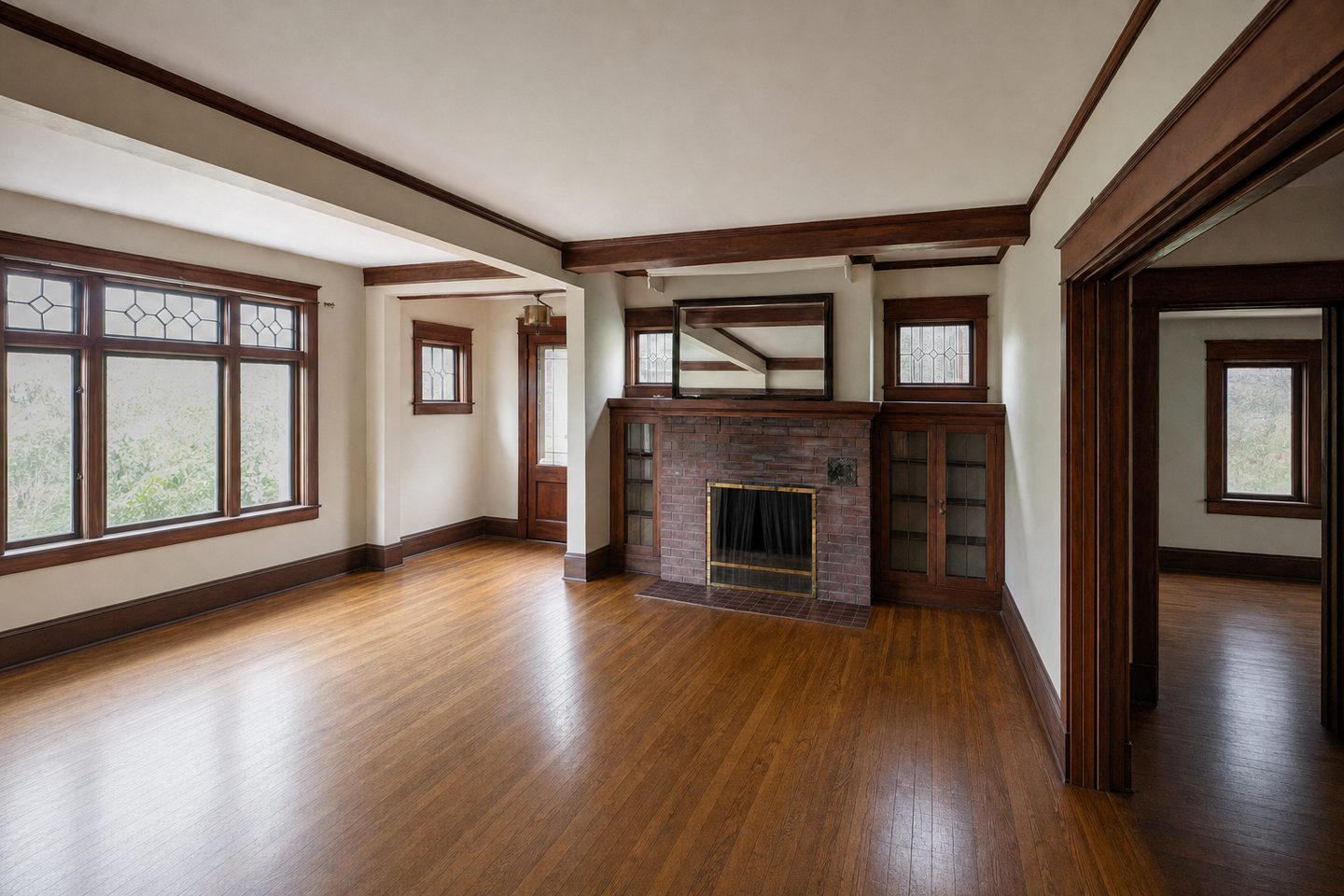 Craftsman living room, Wallingford — Decluttered