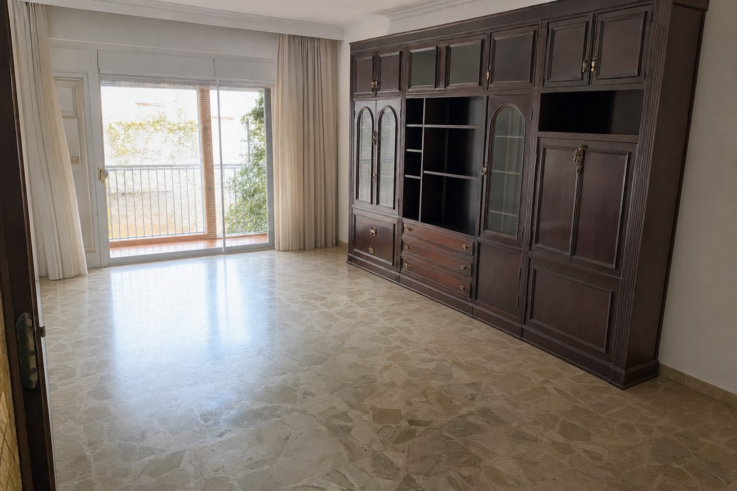 Salón familiar, Nervión — Despejado
