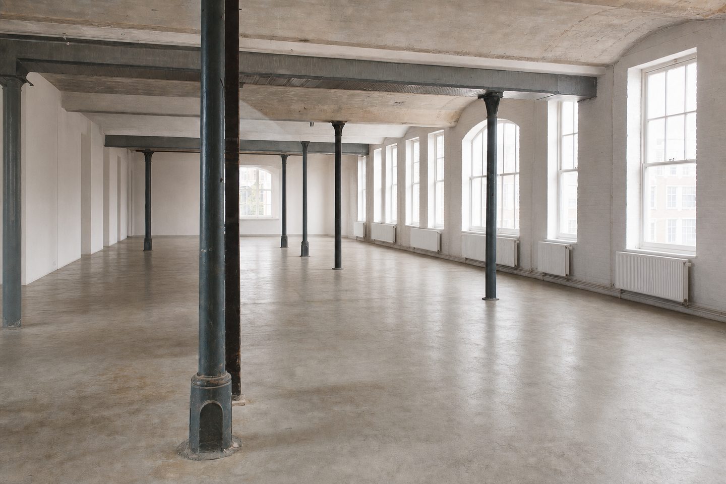 Loft in herbestemde textielfabriek, Spoorzone — Opgeruimd