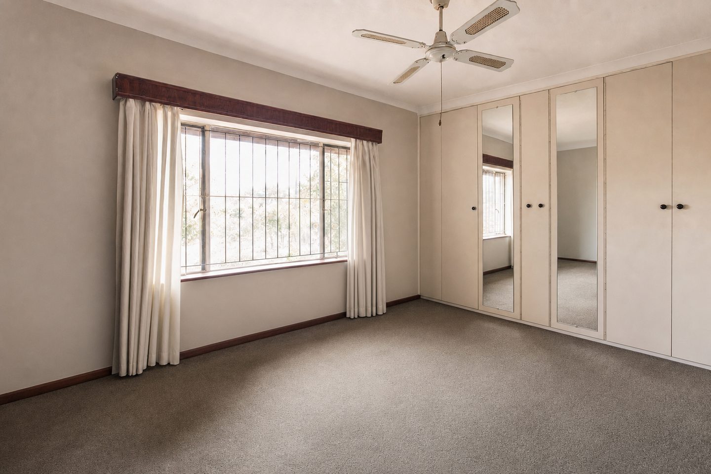 Face-brick family bedroom, Pioneers Park — Decluttered