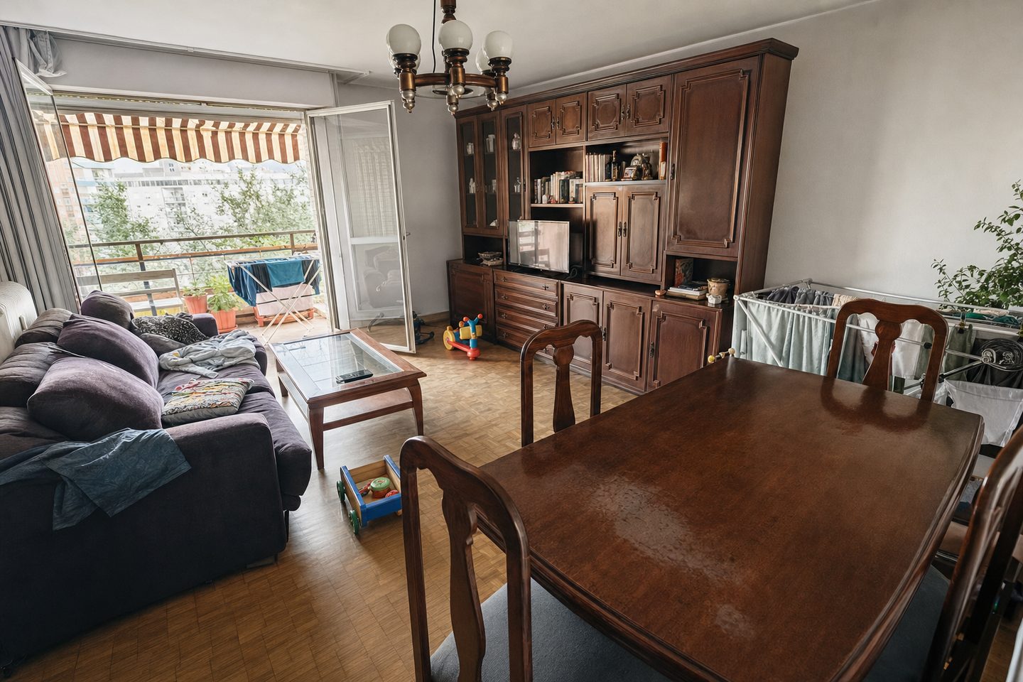 Salón familiar, Romareda — Original