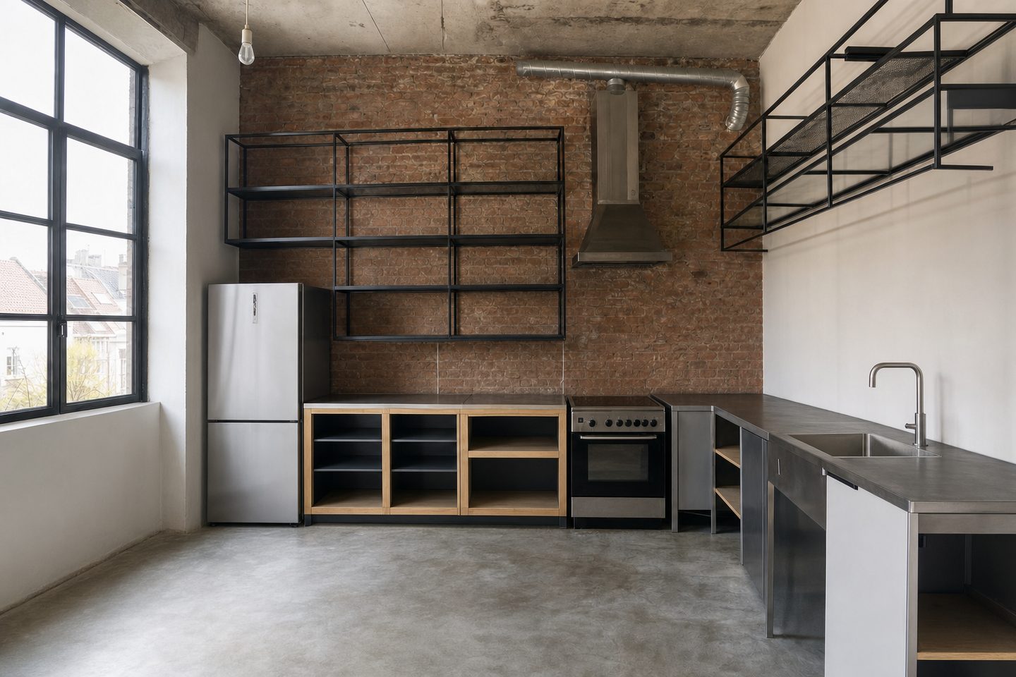 Industrial-Küche und Essplatz — Entrümpelt
