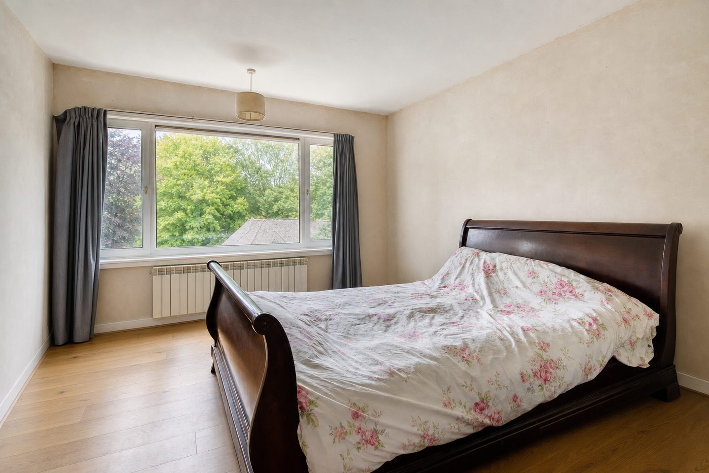 Das Mid-Century-Schlafzimmer — Entrümpelt
