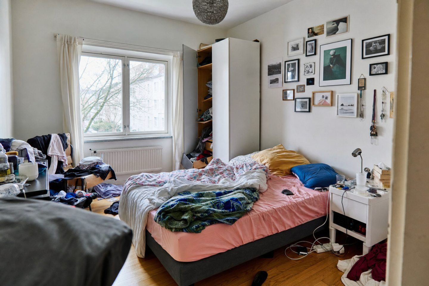 The minimalist bedroom — Original