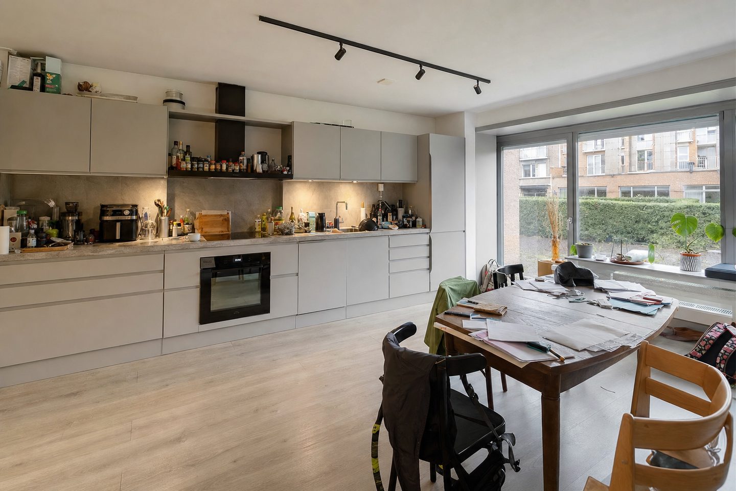 La cuisine et la salle à manger modernes — Original