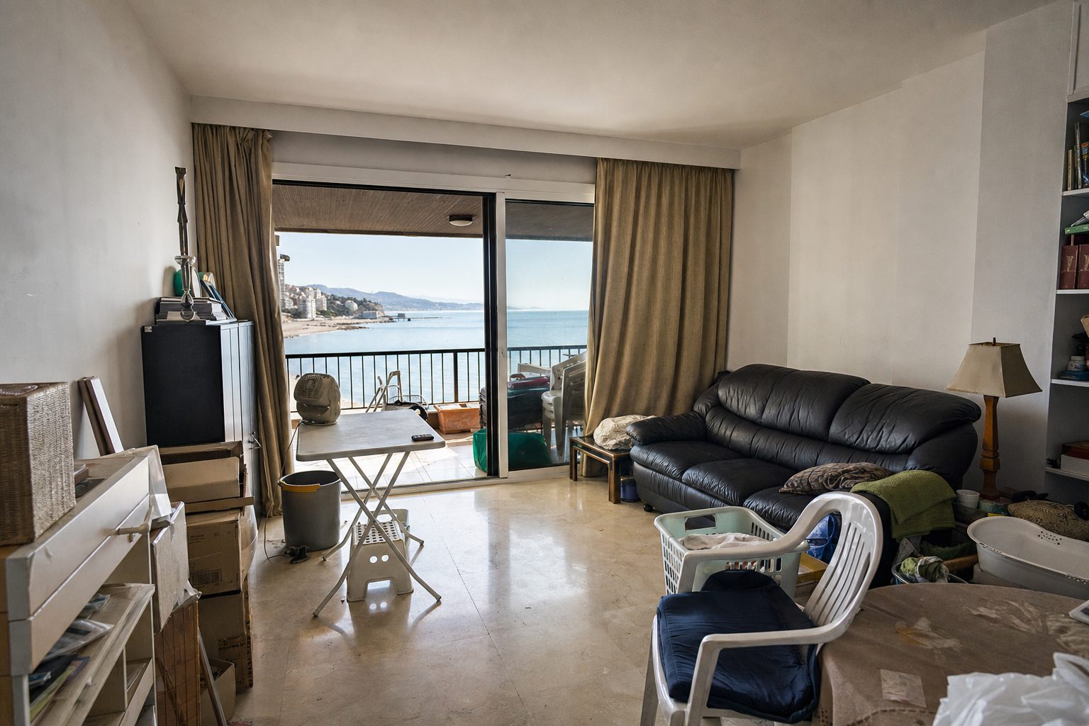 Salón con terraza y vistas a la playa — Original