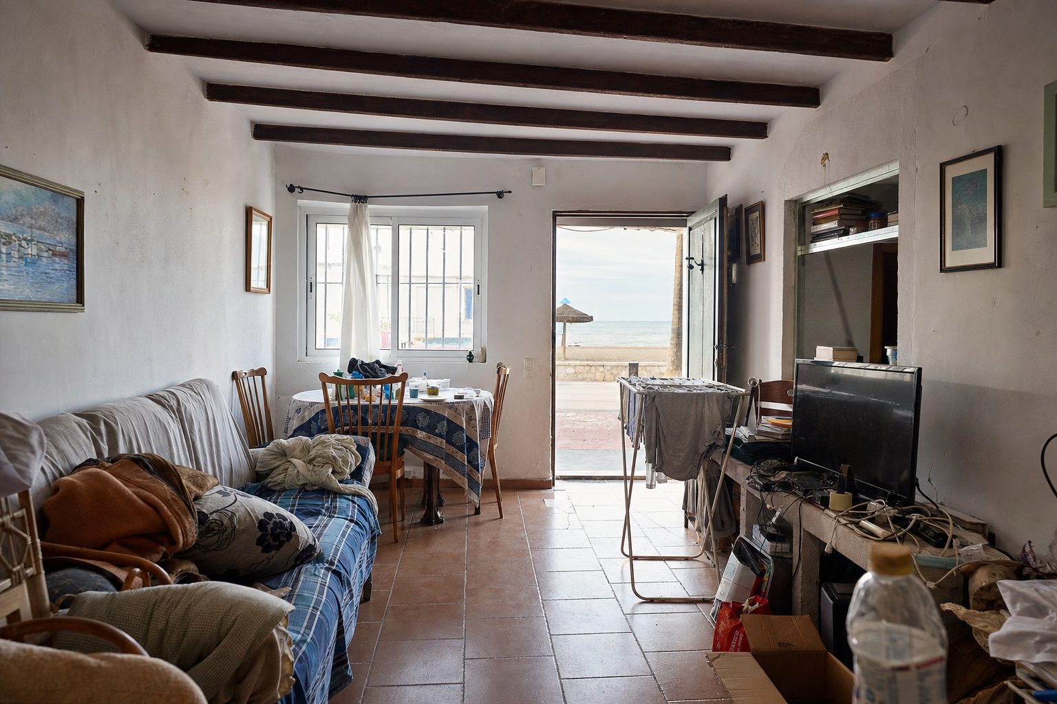 Salón de casa marinera junto al paseo marítimo — Original