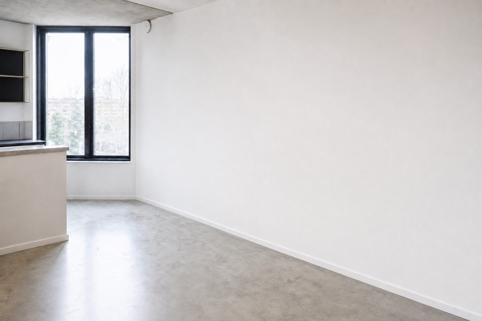 Un coin travail dans un appartement ouvert — Désencombré