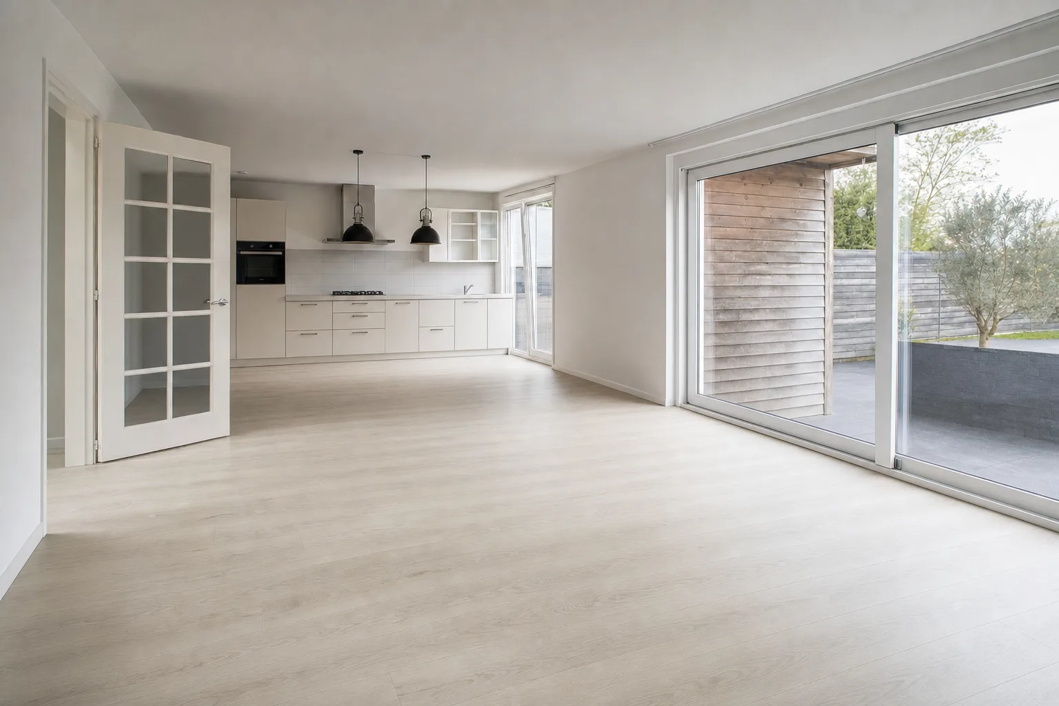Woonkamer gezinswoning, Filmwijk — Opgeruimd