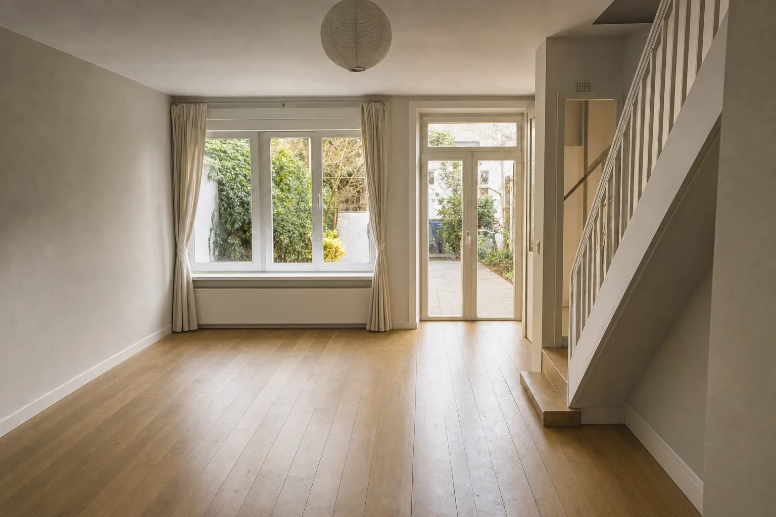 Wohnessraum im Reihenhaus, Gundeldingen — Entrümpelt