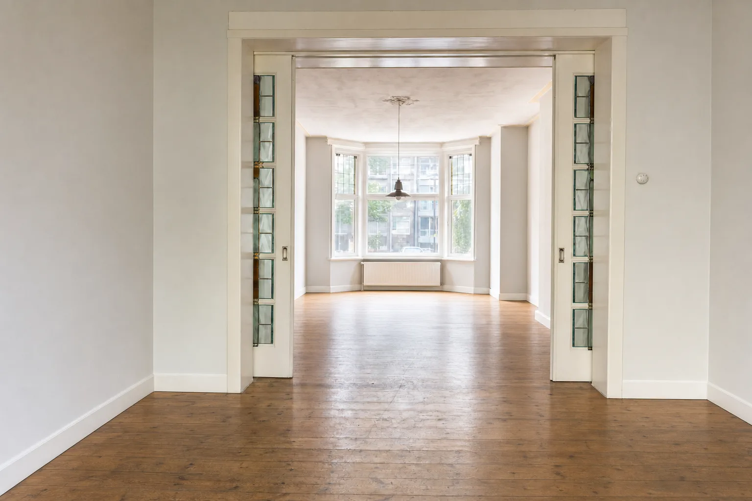 Jaren-30 woonkamer, Zandberg — Opgeruimd