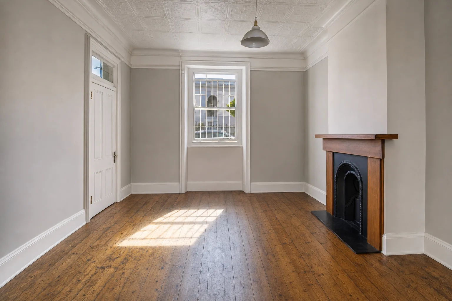Victorian semi living room, Woodstock — Decluttered