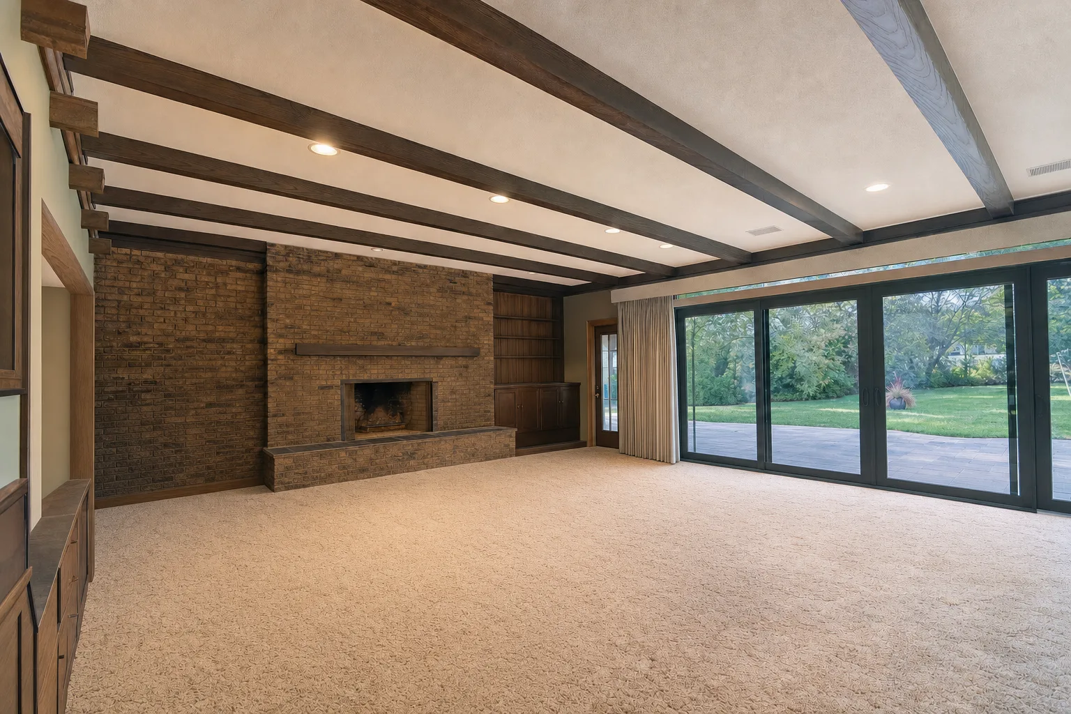 Ranch family room, Preston Hollow — Decluttered