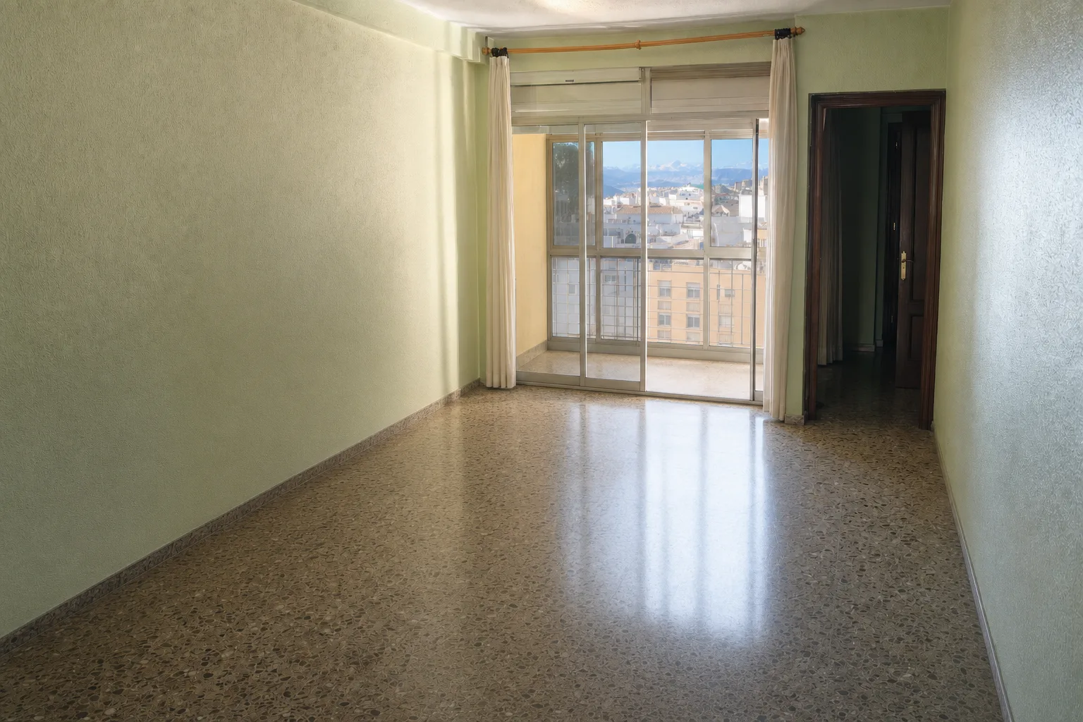 Piso de los setenta, Camino de Ronda — Despejado