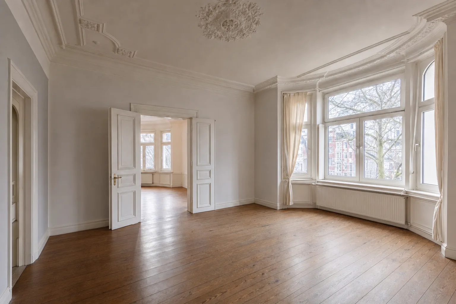 Altbau-Wohnzimmer, Eppendorf — Entrümpelt