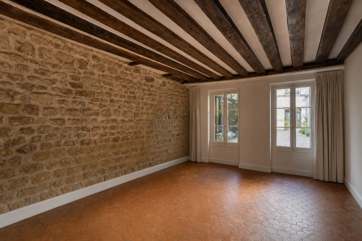 Séjour à poutres apparentes, Haut Marais — Désencombré
