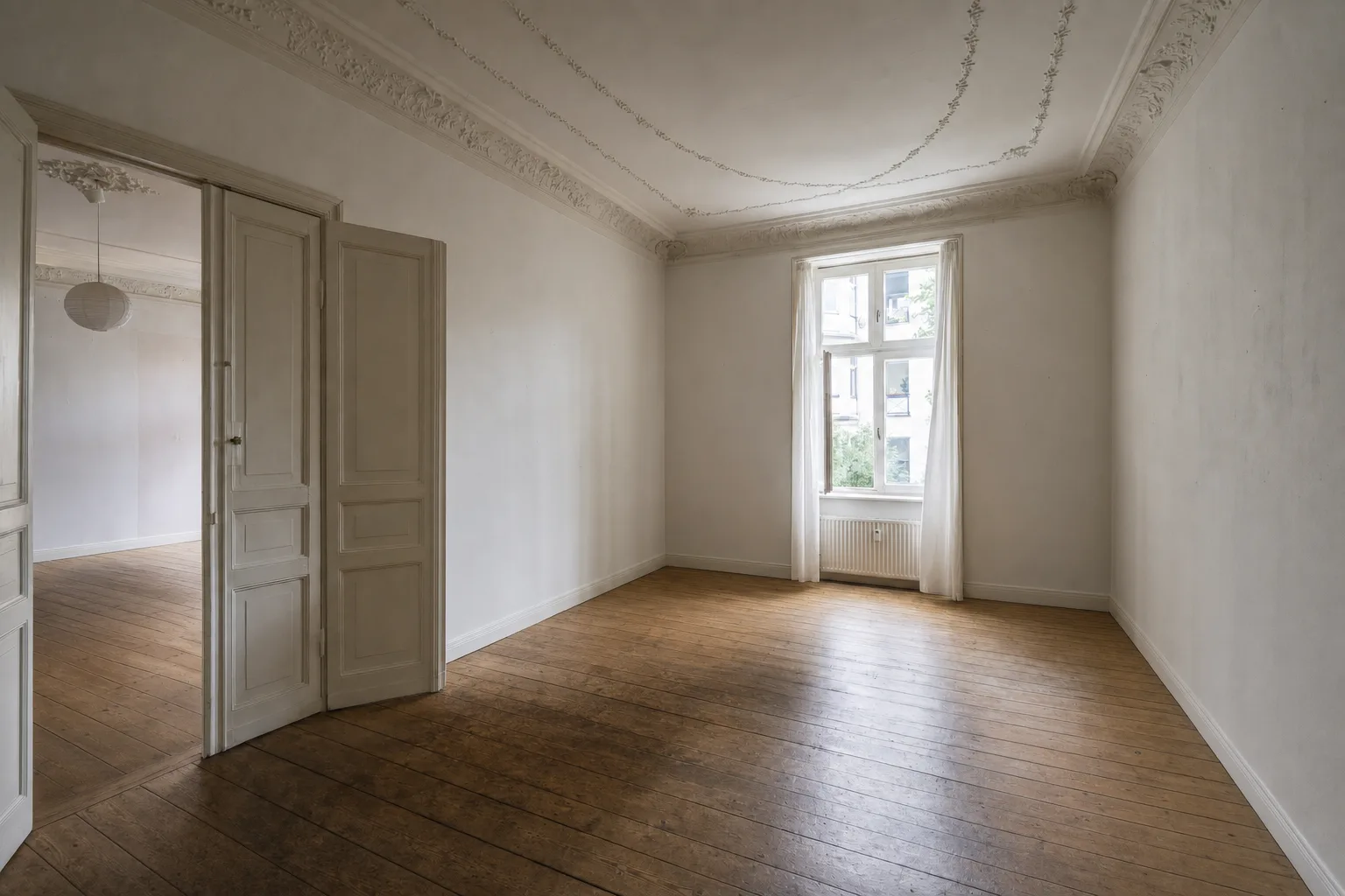 Berliner Zimmer im Gründerzeit-Altbau, Helmholtzkiez — Entrümpelt