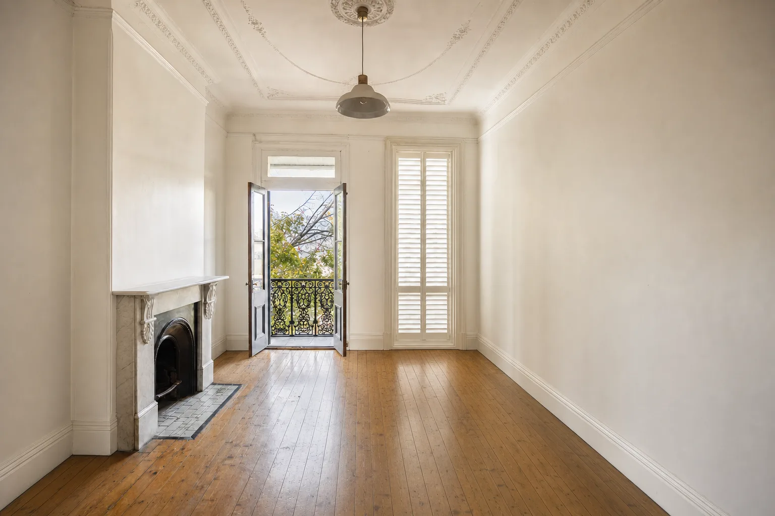Victorian terrace living room, Surry Hills — Decluttered