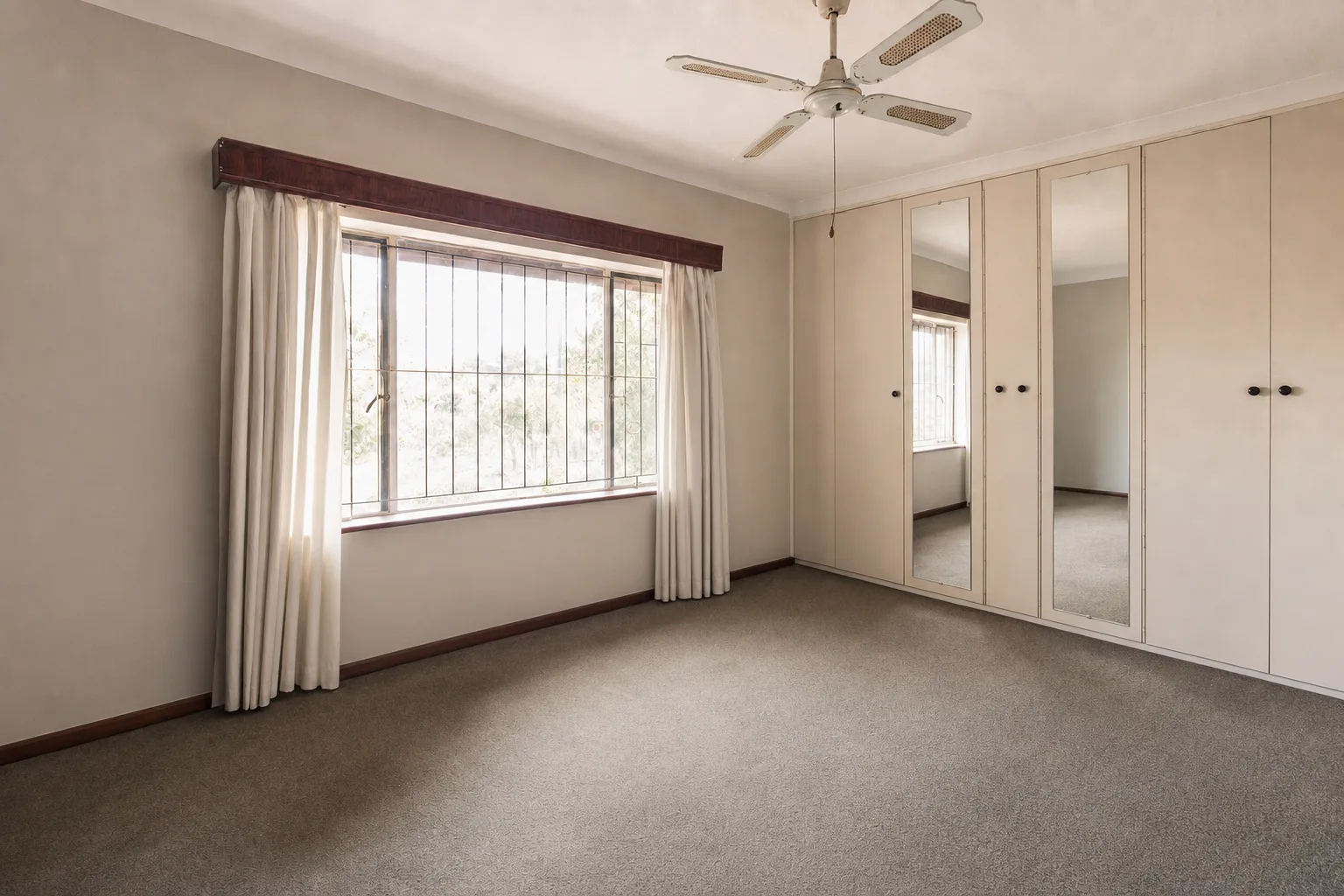 Face-brick family bedroom, Pioneers Park — Decluttered