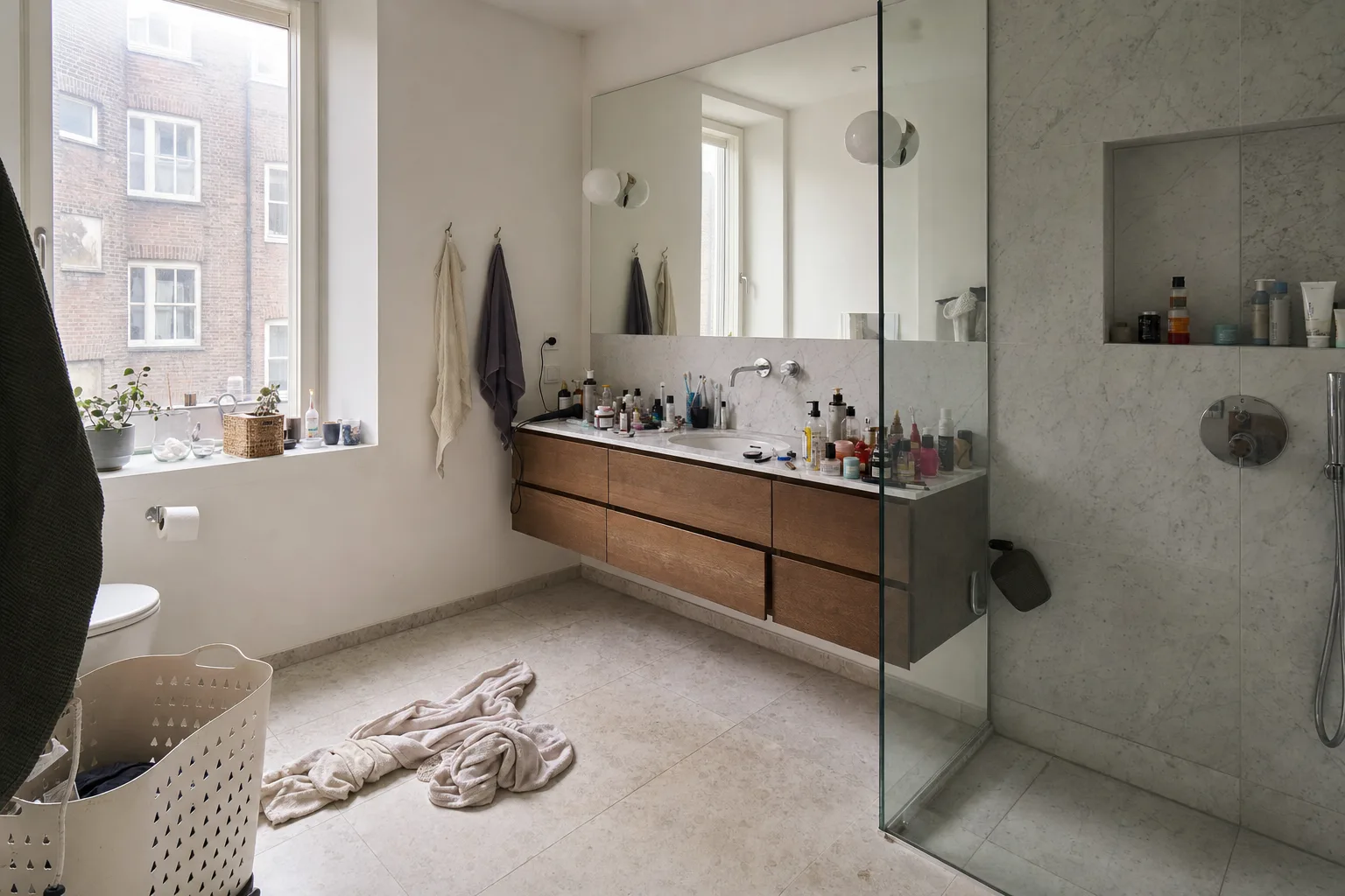 A modern apartment bathroom with a walk-in shower — Original